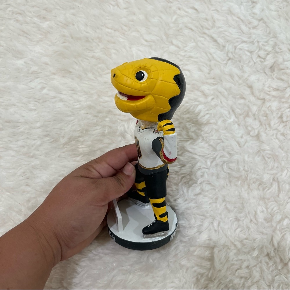 LAS VEGAS GOLDEN KNIGHTS CHANCE BOBBLEHEAD SGA MASCOT 2018 INAUGURAL SEASON - Picture 6 of 8